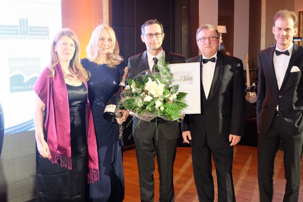 Herzlichen Glückwunsch den Zweitplatzierten bezüglich “Unternehmer des Jahres 2016”: Torsten Jarchow, Andreas Niemann und René Weis von JA-SOLAR GmbH